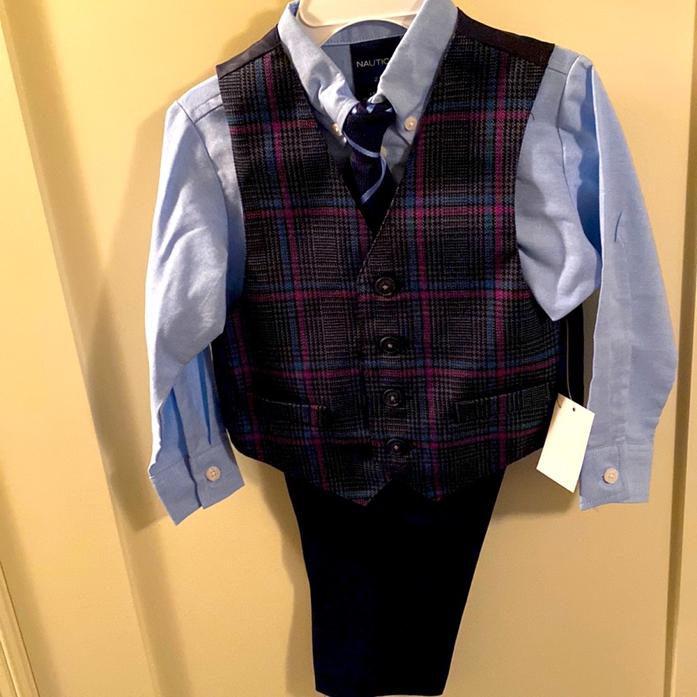 Nautica NWT blue 4-piece suit set. Size 2T